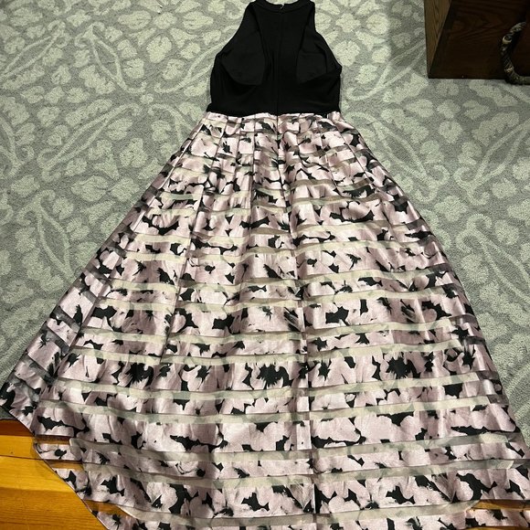 JS COLLECTIONS SHADOW GOWN - Picture 10 of 11